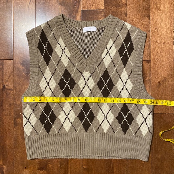 Oak and Fort Argyle Plaid Sweater Vest - Picture 2 of 4